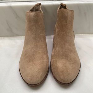 NWT Gianni Bini Tan Suede Booties